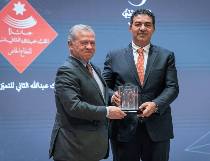Mohammad Abu Odeh receiving national award
